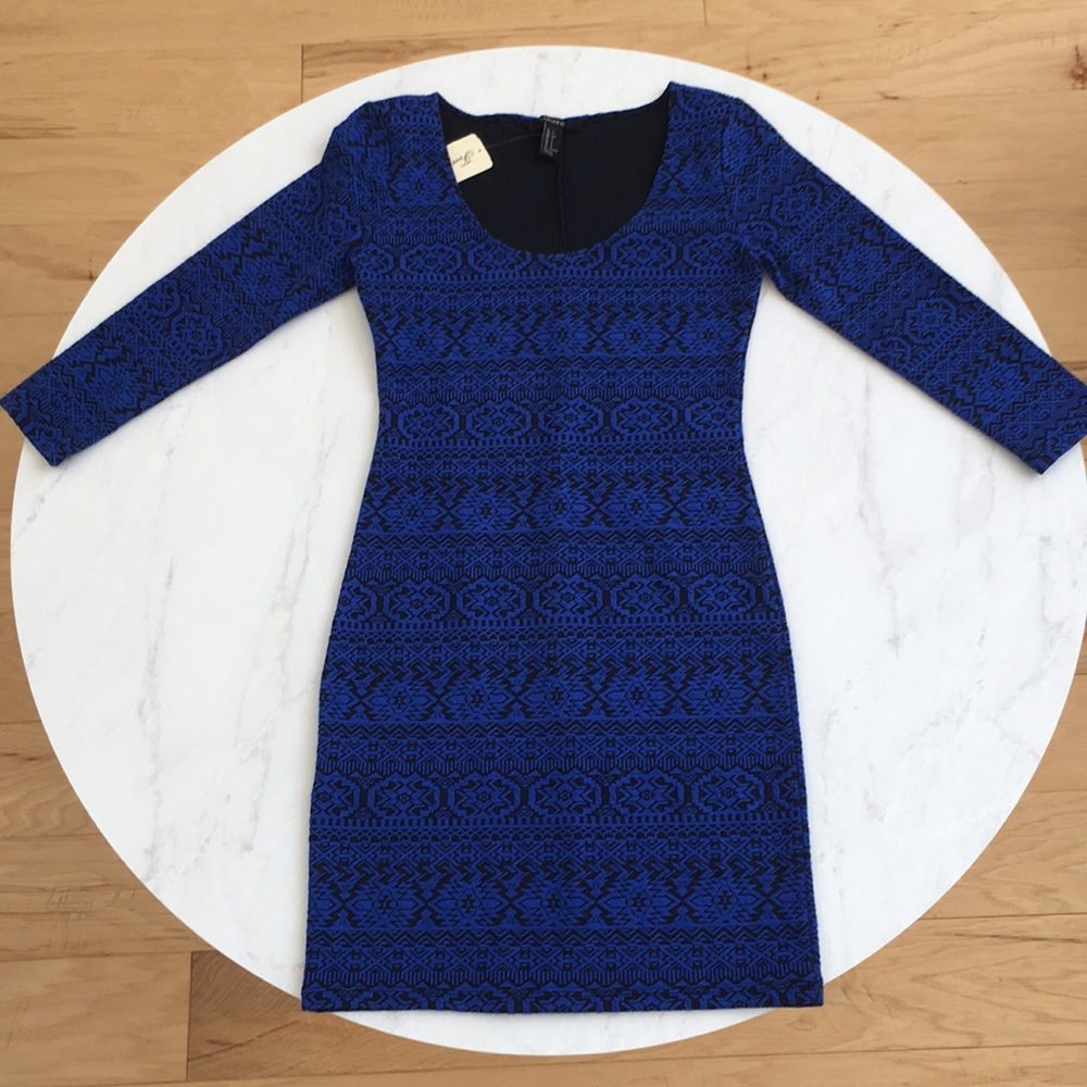 Body-con dress in blue and black